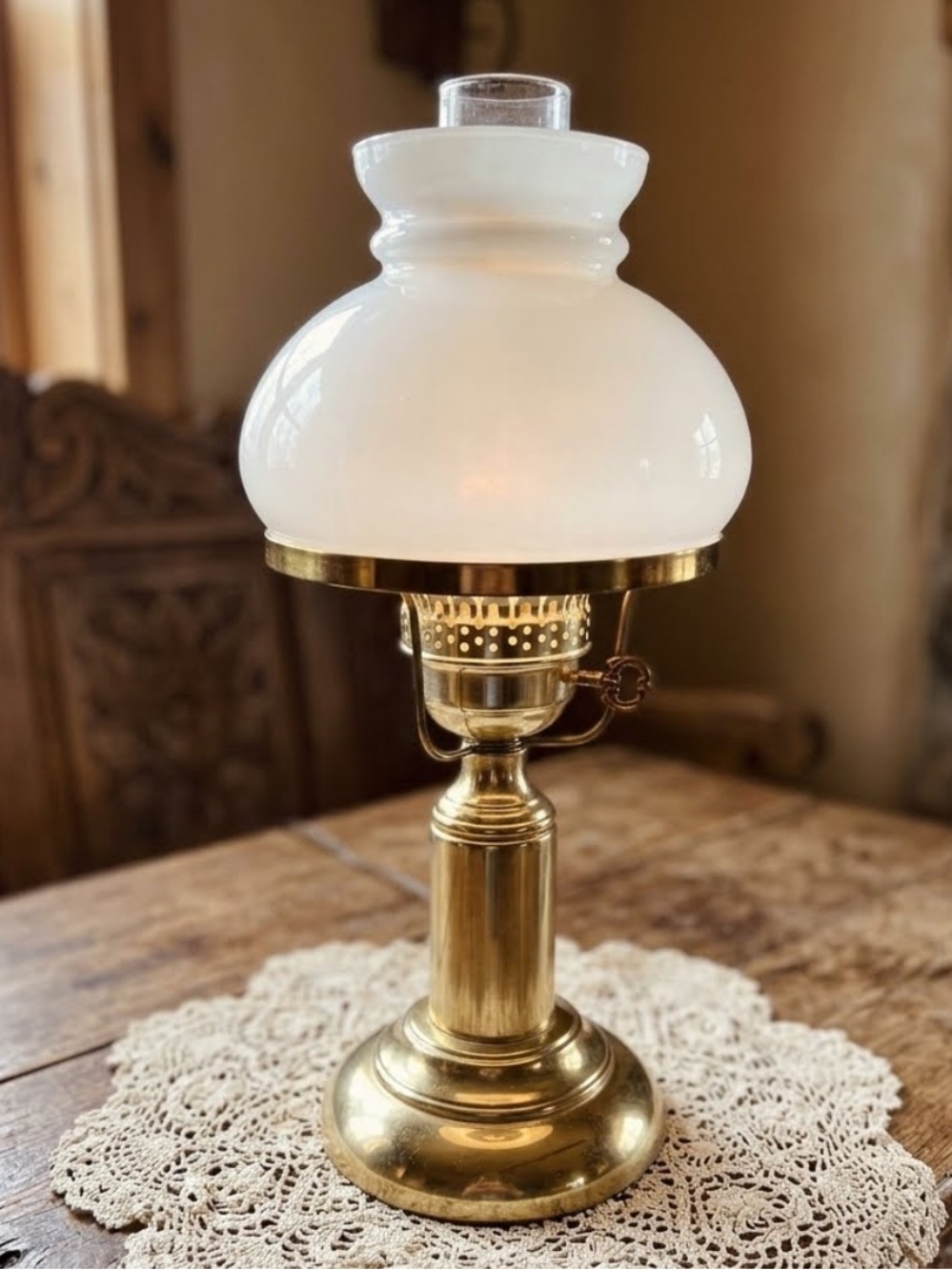 Vintage maritime table lamp
brass base
Vesta glass shades
Price for one lamp